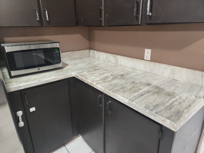 Photo - 425 S 98th Pl