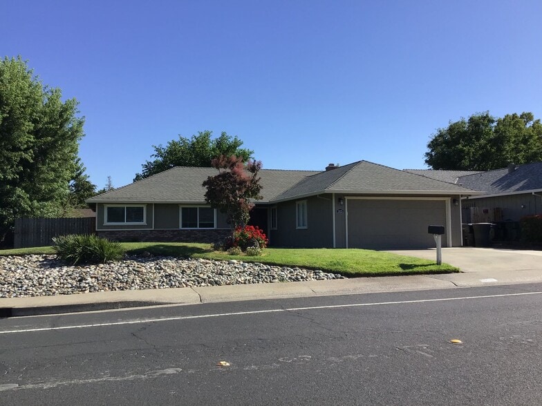 1825 Vista Creek Dr