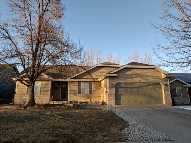Photo - 1913 Crestview Dr House