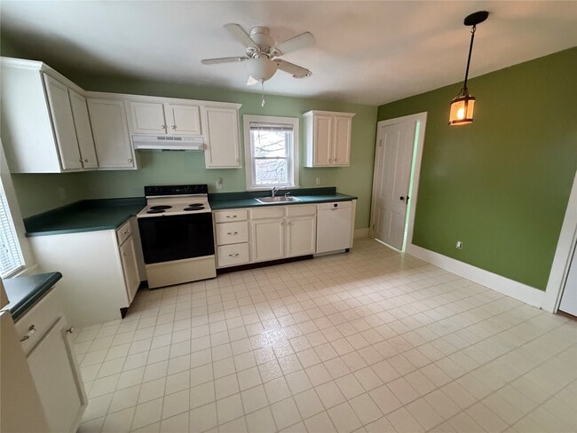 Photo - 928 W 3rd St