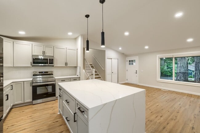 Photo - Bright & Charming 4bed/2.5bath in Desirable Edmonds Neighborhood!