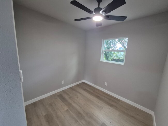 Photo - 2209 Gano St Unidad 4