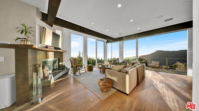 2915 Tuna Canyon Rd
