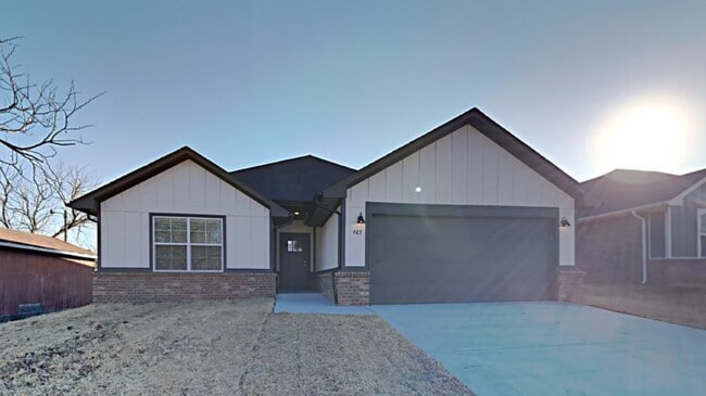 Photo - Beautiful 4 Bed 2 Bath Home in Shawnee