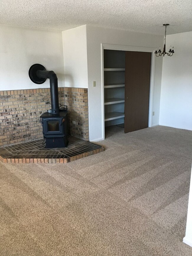Building Photo - 1774 Spring Ct Unit B