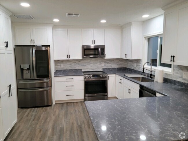 Building Photo - Great Home in East Mesa with Pool