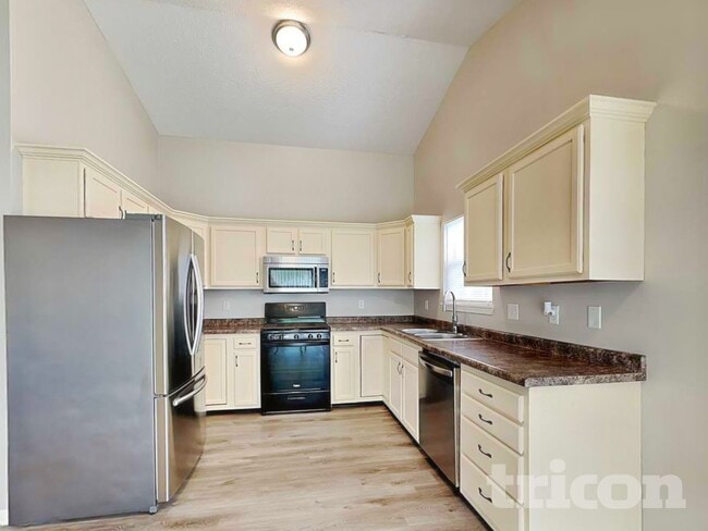 Photo - 1690 Fountain Lk Dr E