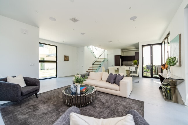 Building Photo - 370 N San Vicente Blvd Rental