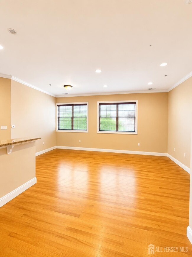 Photo - 547 Sayre Ave Unit 214