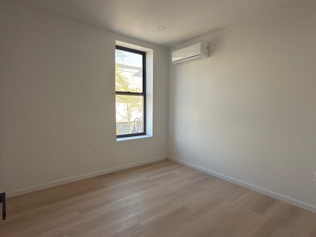 Photo - 5722 Myrtle Ave Unidad 2