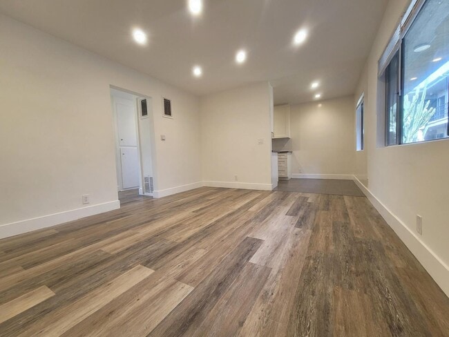 Photo - 1841 S. Manhattan Pl