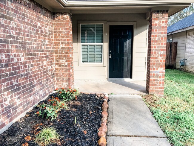Photo - 33126 Cottonwood Bend