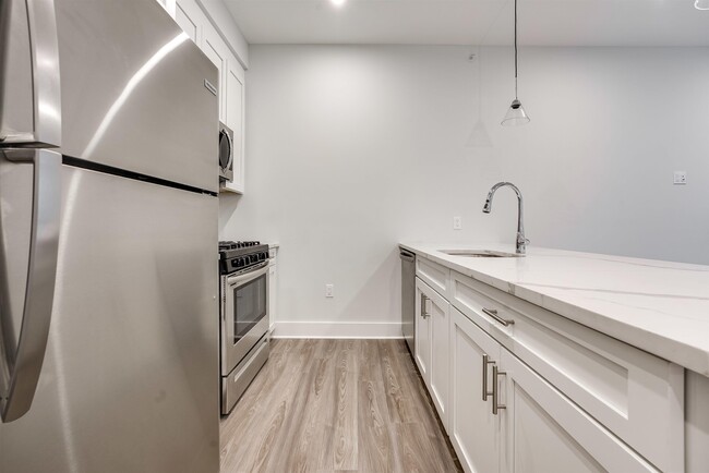 Building Photo - 658 Grand St Unit 404 Rental