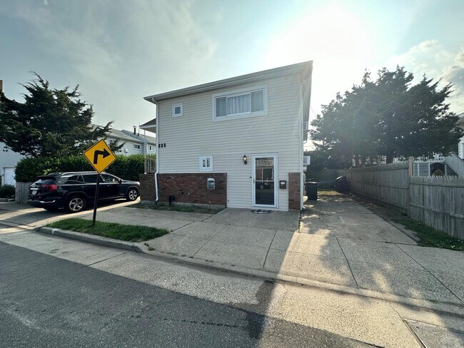 Building Photo - 115 Maple Blvd Rental