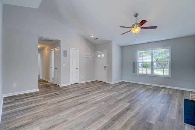 Photo - 305 Hixon Pl