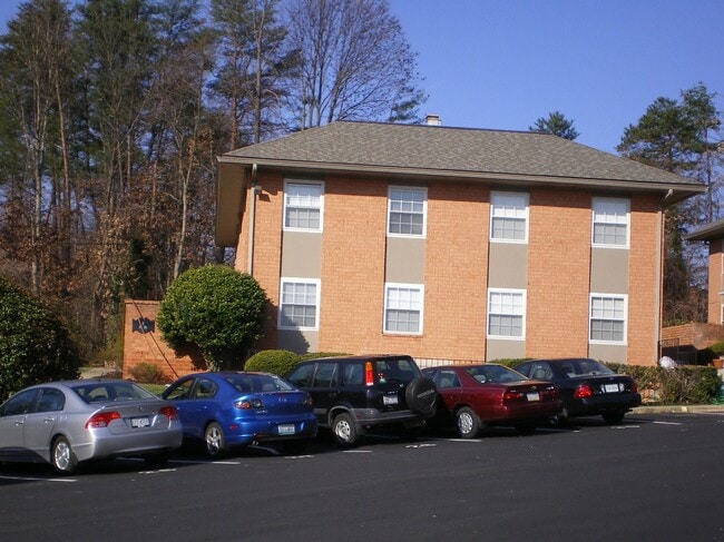 Building Photo - One Bedroom Apartment at Arlington Court Unit #C6