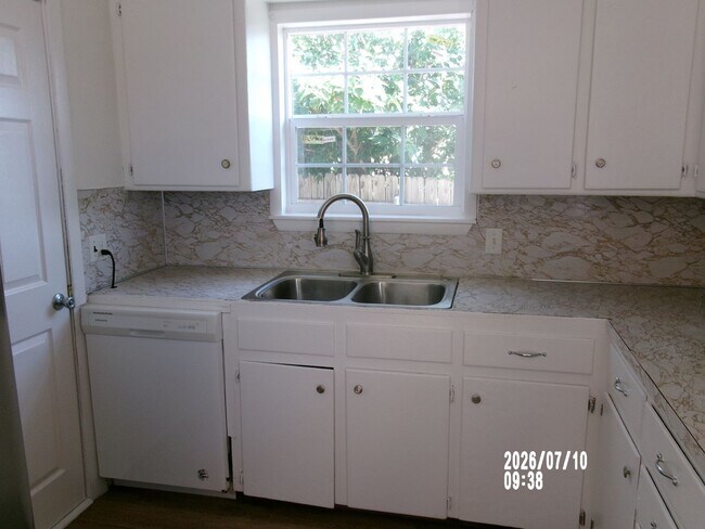 Photo - Very nice Home located in the Carrasland Area!