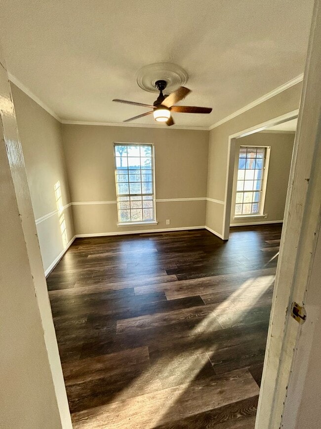 Photo - 1825 Edwardian Way