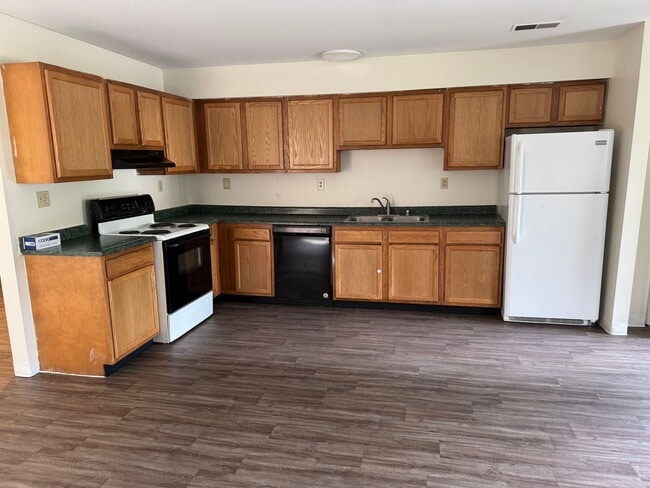 Building Photo - 3 Bedroom/1 Bath in Old Louisville Unit 1135-102