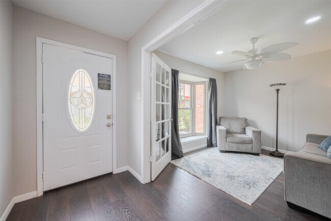 Photo - 14688 Perthshire Rd Unit C