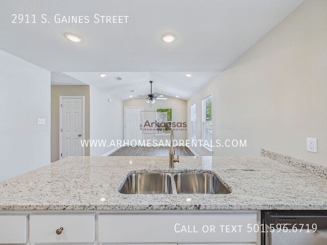 Photo - 2911 S Gaines St