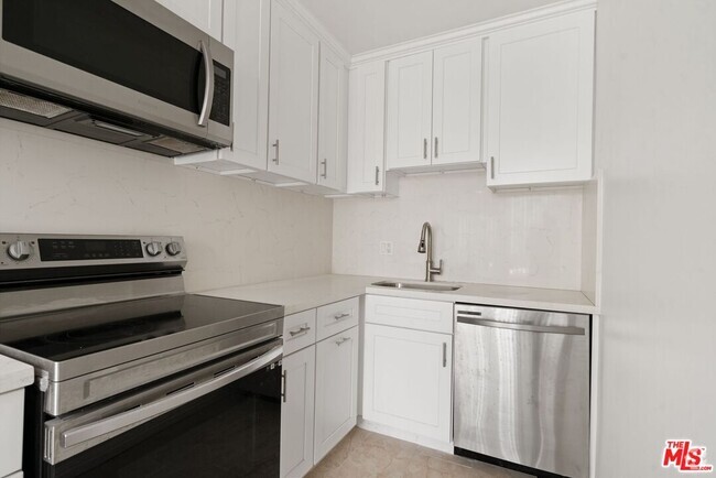 Building Photo - 425 S Kenmore Ave Unit 103 Rental