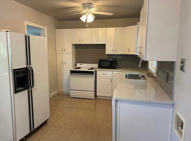 Kitchen - 1732 Monroe Dr NE Unit A