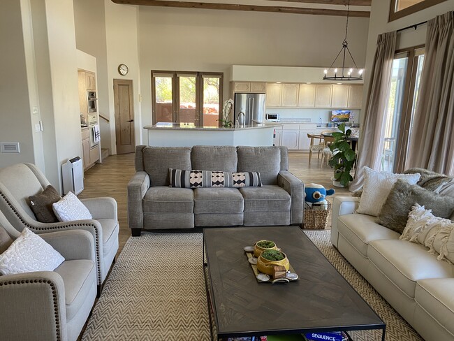 Photo - 115 Cll Irena