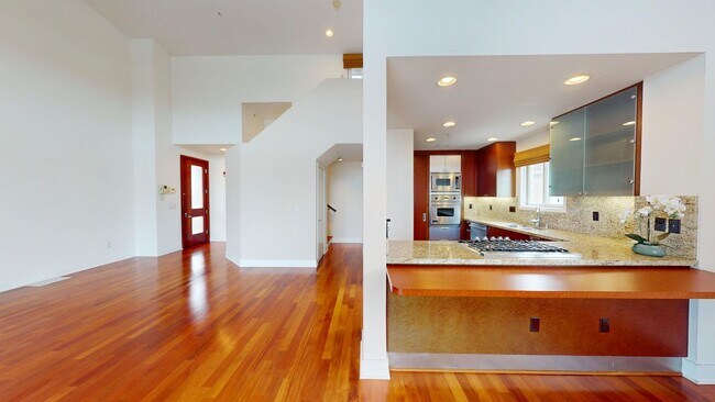 Photo - Luxurious Condominium | Rooftop Deck with Bay and Downtown Views Unit 306