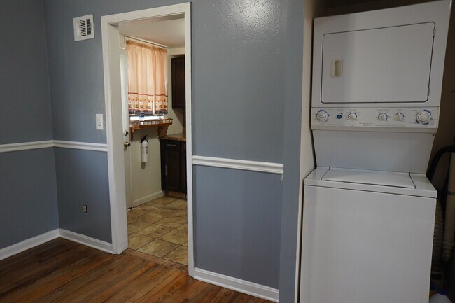 Photo - 2747 Iverson St