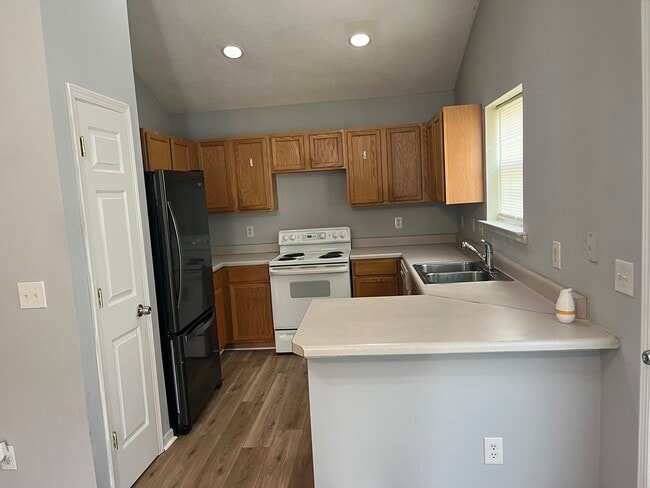 Photo - 5513 Stewartby Dr