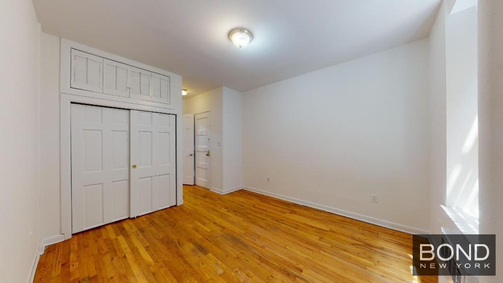 Photo - 419 E 73rd St Apartamento Unidad 2E