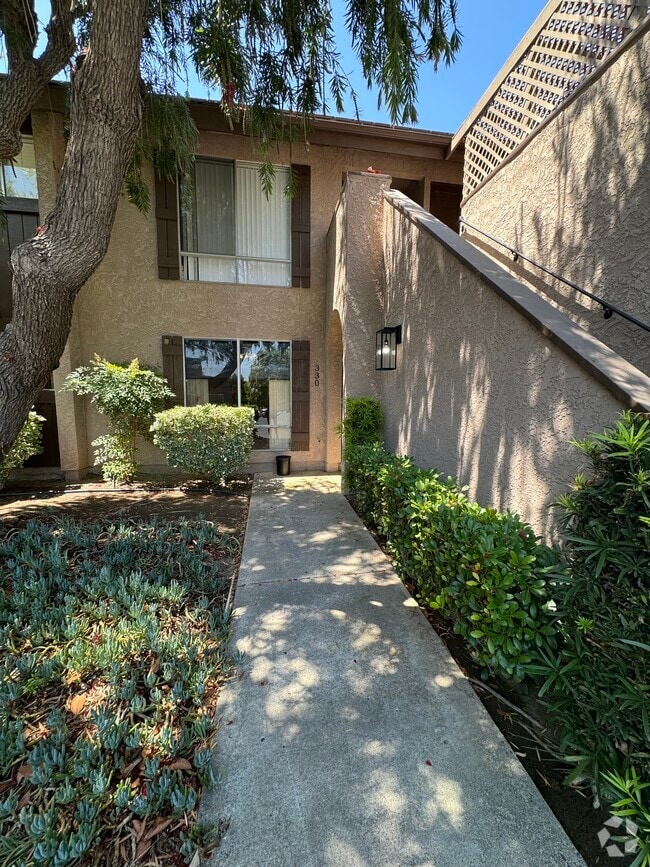 Building Photo - 330 Ivy Ln Unit 330 Ivy Lane Rental