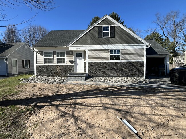 Building Photo - 207 Ridgewood Dr Rental