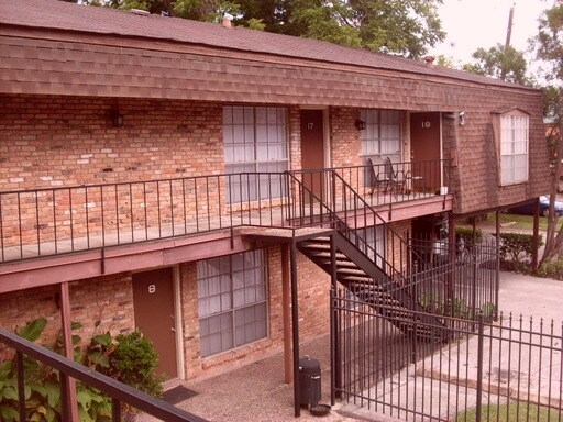 Primary Photo - 425 Emerson St Apartments