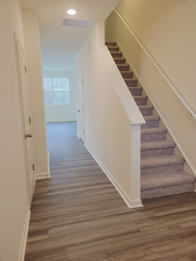 Photo - 1122 Tofino Dr