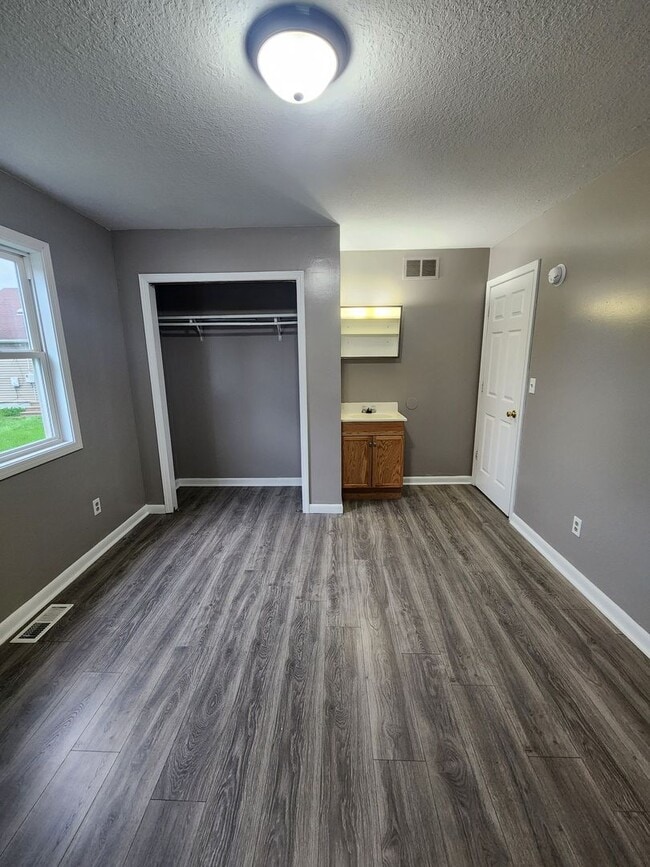 Photo - 1151 Johnson St