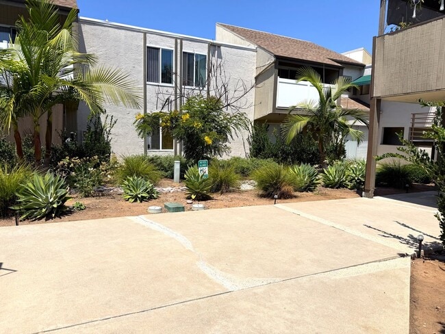 Building Photo - Adorable Light & Bright Sunset Meadows Condo!