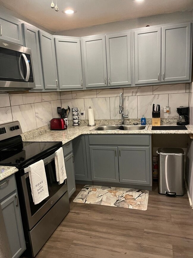 Photo - 1103 W 7th St
