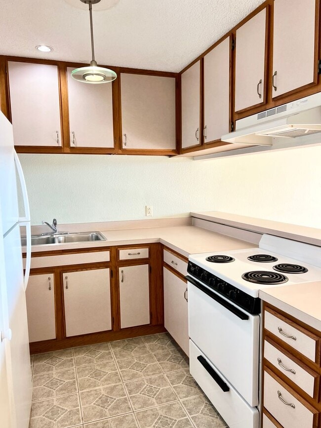 Photo - Unfurnished 1 Bedroom, 1 Bathroom – Kailua Bay Resort