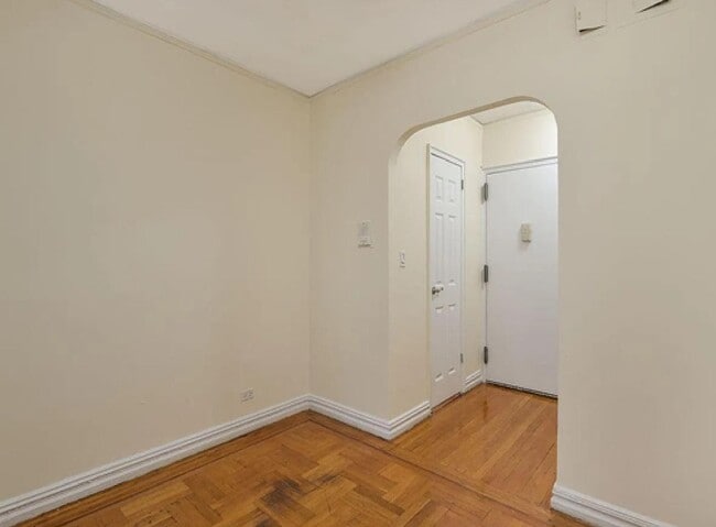 Building Photo - 2685 Creston Ave Rental