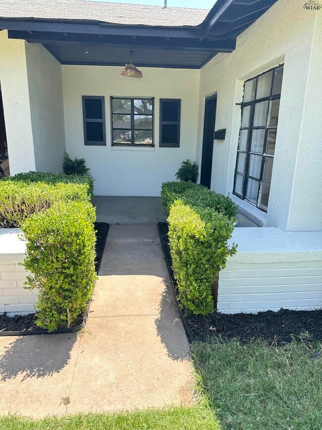 Photo - 3105 Sherwood Ln