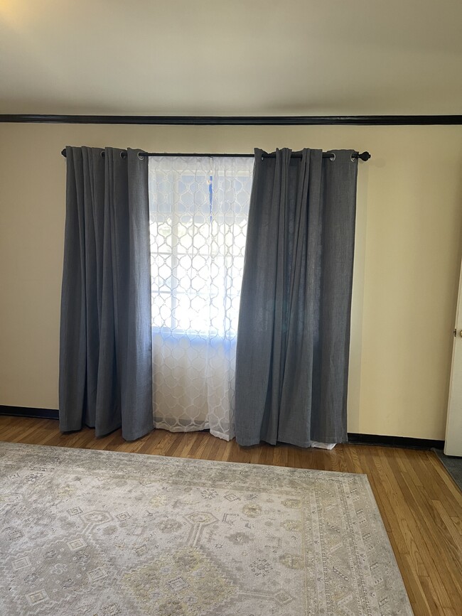 1431 1/2 N Allen Ave Unidad Studio with full kitchen