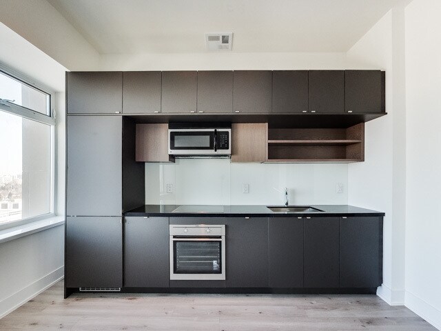 Photo - 111-1111 St Clair Ave W
