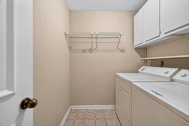 Photo - 1535 Beaconshire Rd