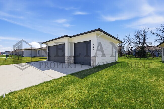 Photo - 701 Elmwood St