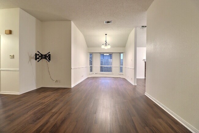 Photo - Move-In Ready 3-Bedroom with Included Washer/Dryer and Refrigerator in Northwest San Antonio.