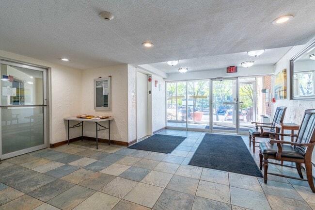 Photo - 2211 S Highland Ave Unit 4B