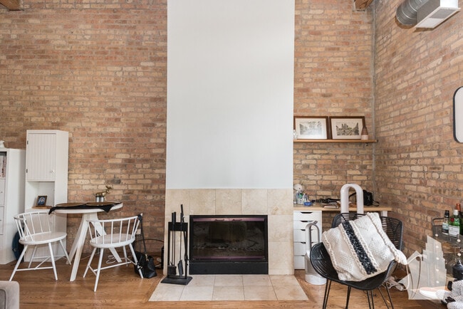 Photo - 2300 W Wabansia Ave Unit 326