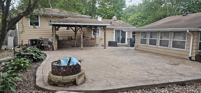 1045 Oxford Ct